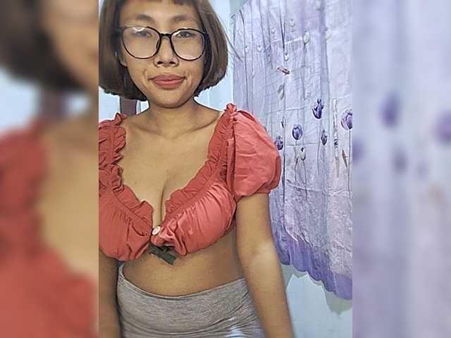 momo3312 live webcam show