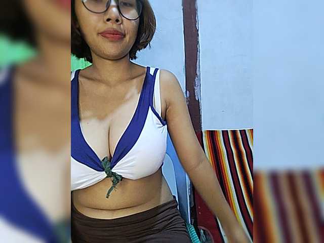 momo3312 live webcam show