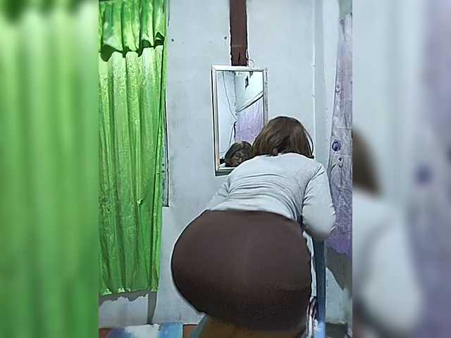 momo3312 live webcam show