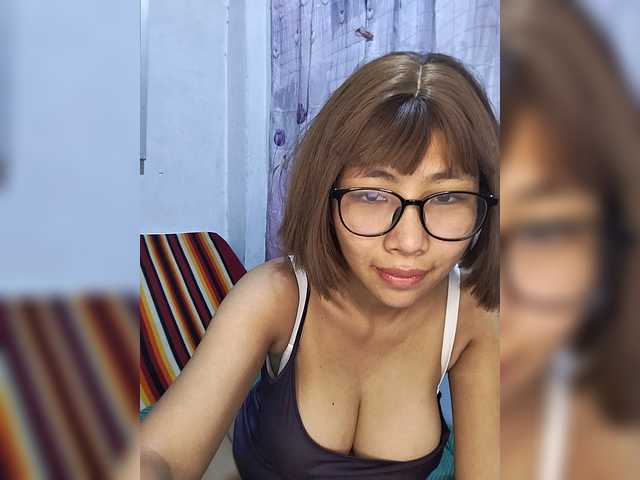 momo3312 live cam on BongaCams