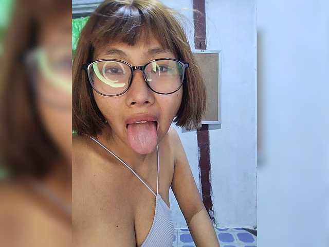 momo3312 live cam on BongaCams