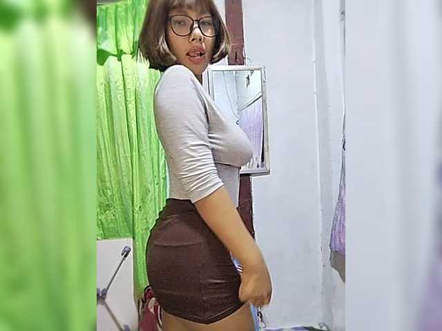 momo3312 live webcam show