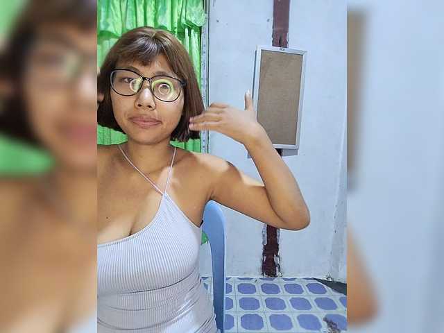 momo3312 live cam on BongaCams