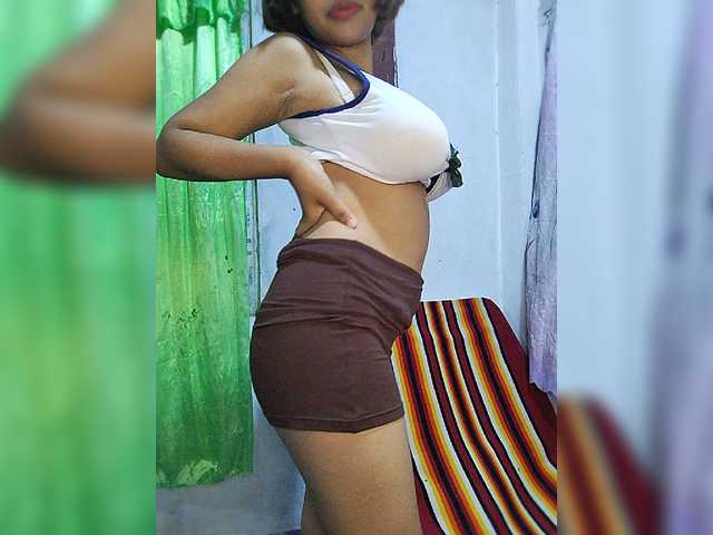 momo3312 live webcam show