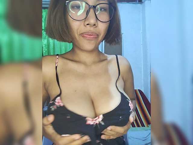 momo3312 live cam on BongaCams