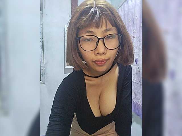 momo3312 live webcam show