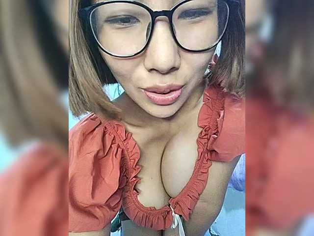 momo3312 live webcam show