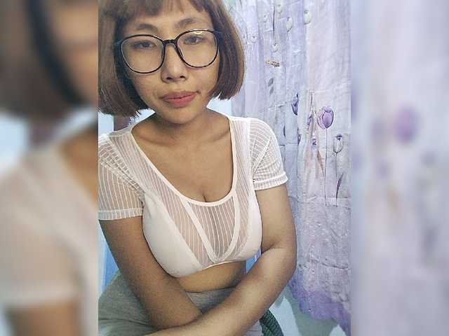 momo3312 live webcam show