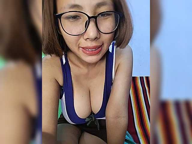 momo3312 live webcam show