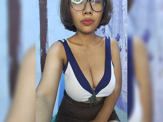 momo3312 live webcam show