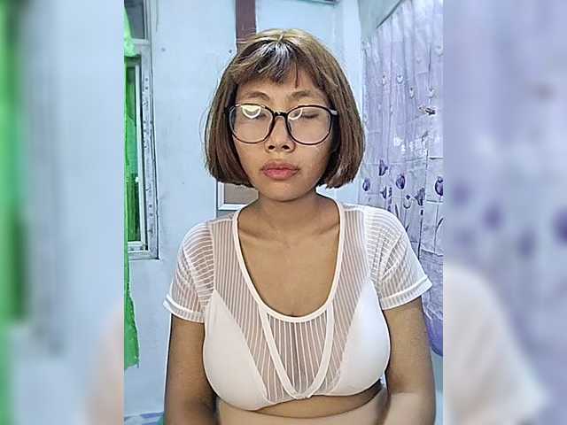 momo3312 live webcam show