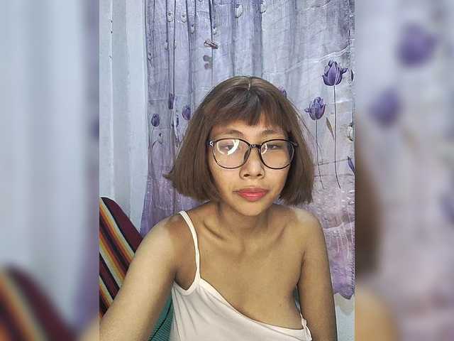momo3312 live cam