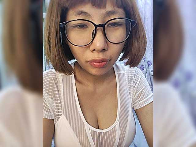 momo3312 live webcam show