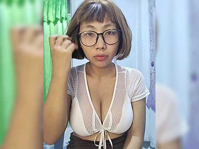 momo3312 live webcam show