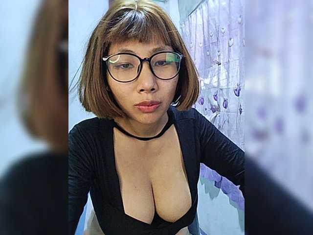 momo3312 live cam on BongaCams