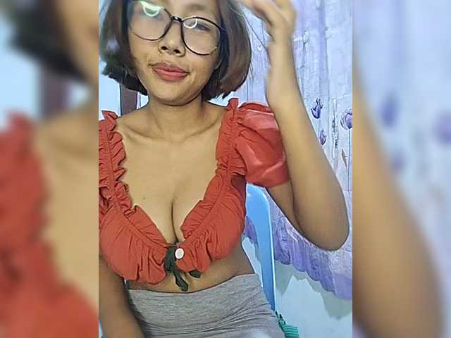 momo3312 live webcam show