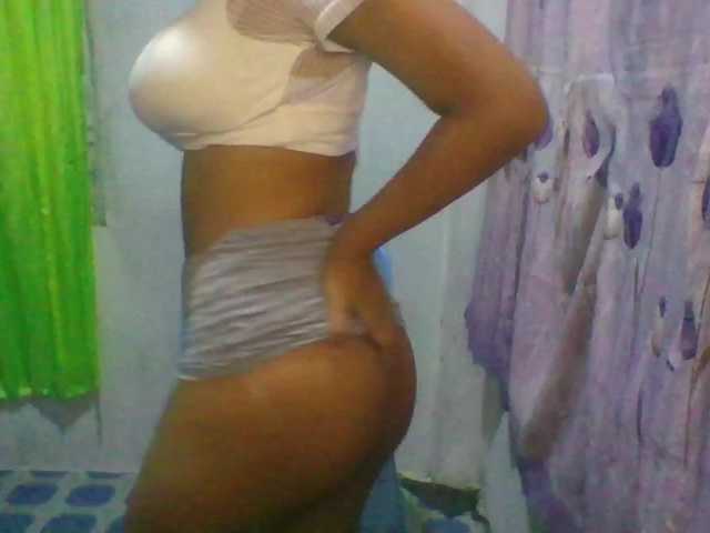 momo3312 live cam on BongaCams