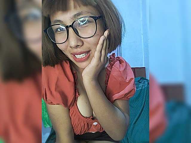 momo3312 live webcam show