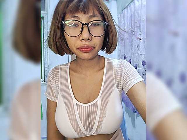 momo3312 live webcam show