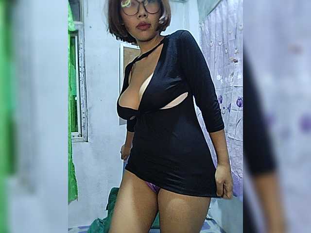 momo3312 live webcam show