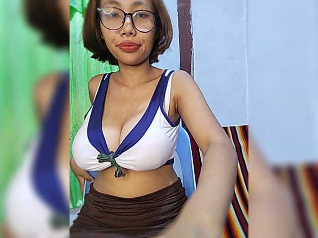 momo3312 live webcam show