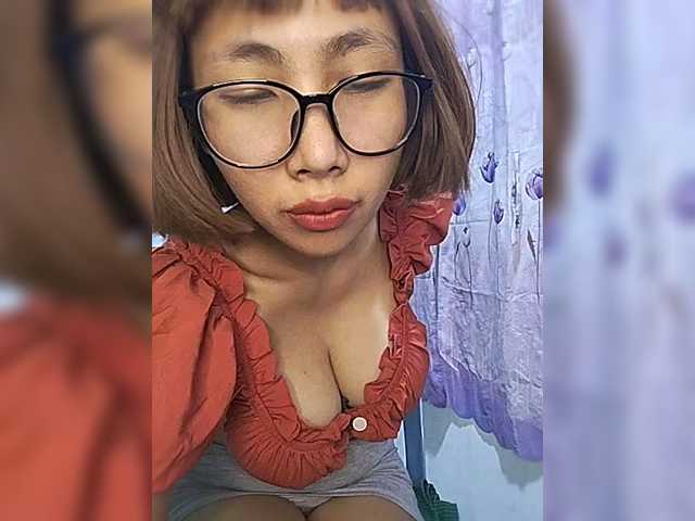 momo3312 live webcam show