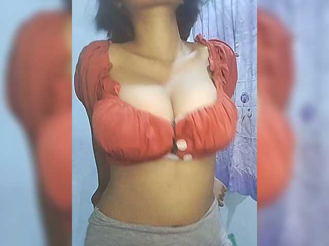 momo3312 live webcam show