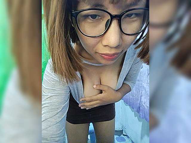 momo3312 live webcam show