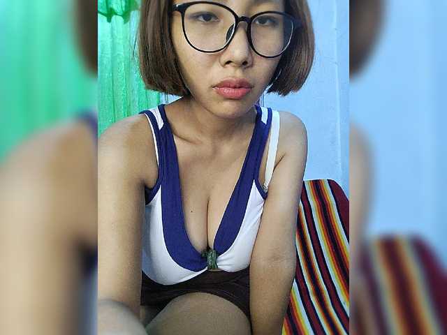 momo3312 live webcam show
