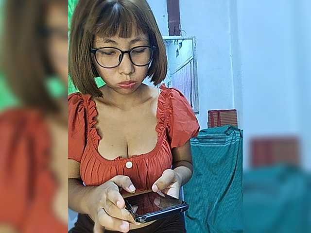 momo3312 live webcam show