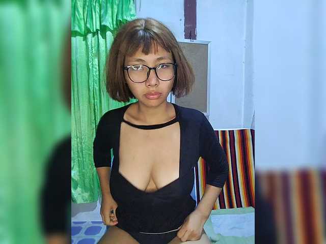 momo3312 live cam on BongaCams