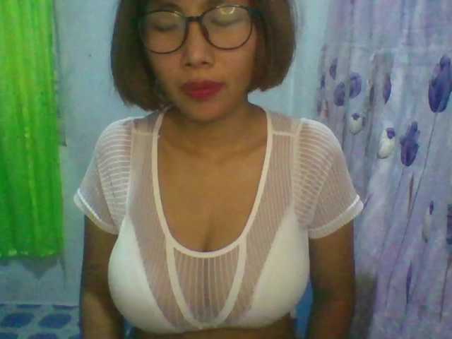 momo3312 live cam on BongaCams