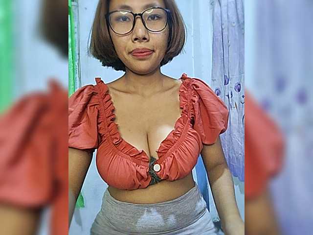 momo3312 live webcam show