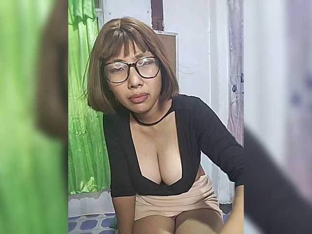 momo3312 live webcam show