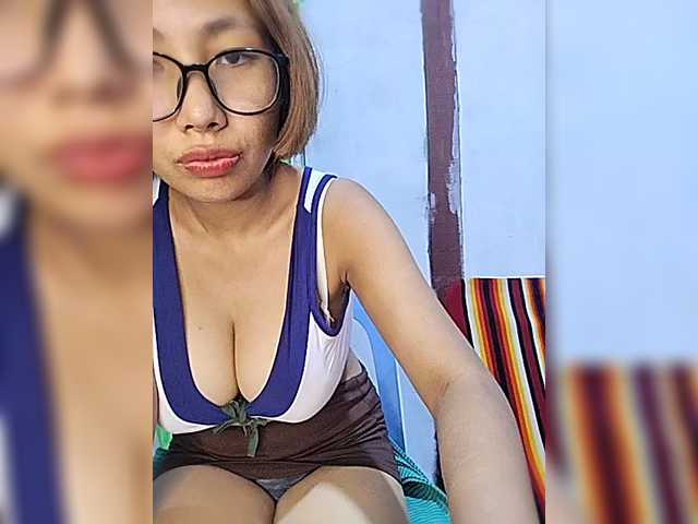 momo3312 live webcam show