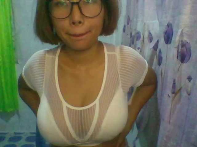 momo3312 live cam on BongaCams