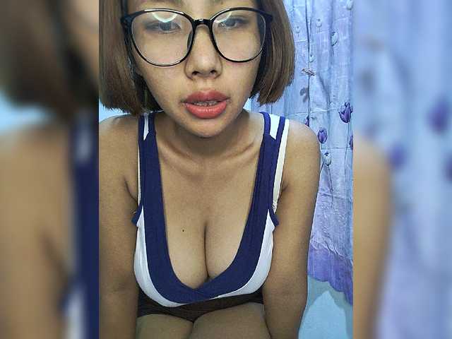 momo3312 live webcam show