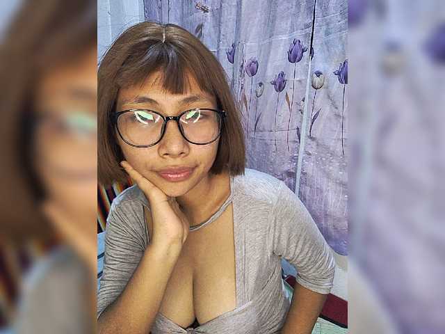 momo3312 live cam on BongaCams