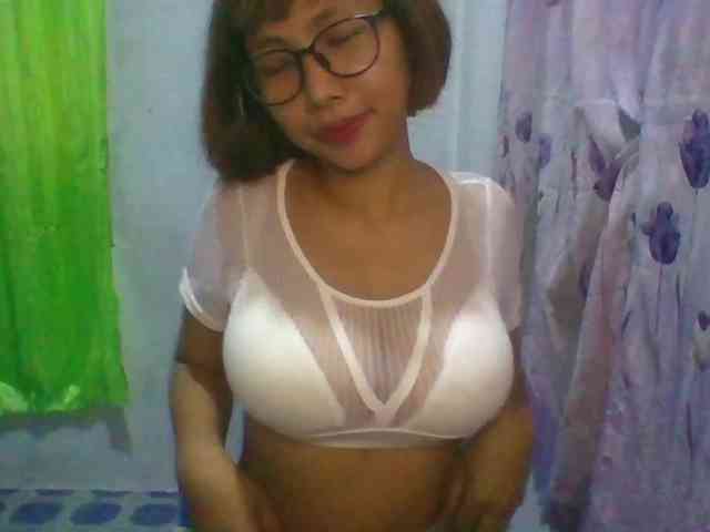 momo3312 webcam