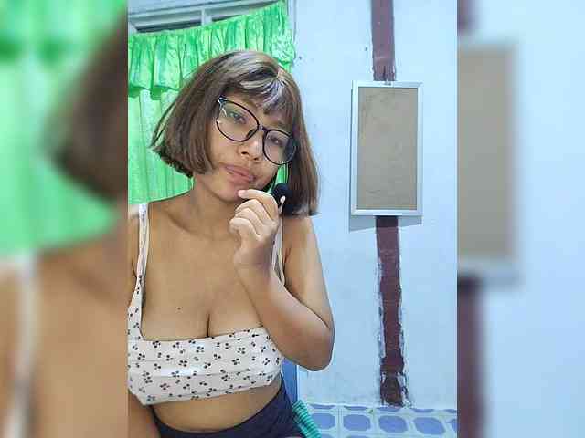 momo3312 webcam