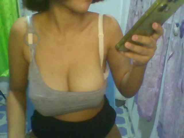 momo3312 webcam