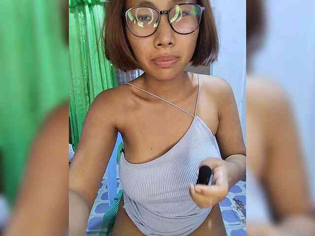 momo3312 webcam