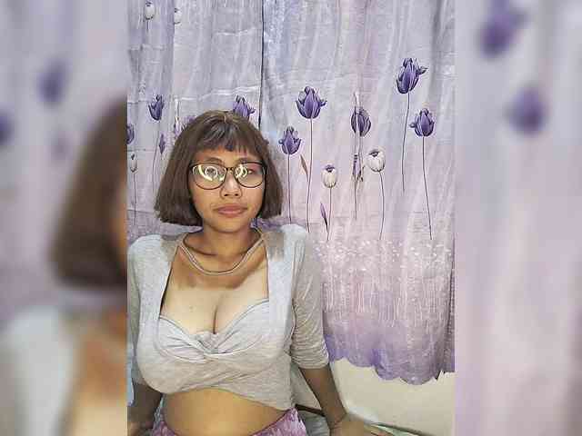 momo3312 webcam