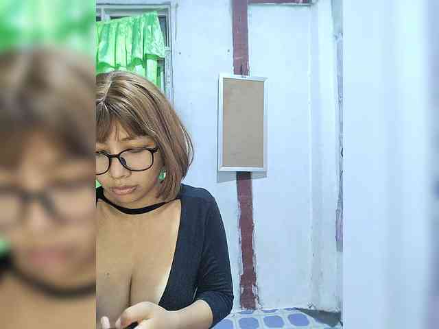 momo3312 webcam