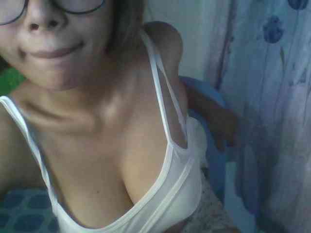 momo3312 webcam