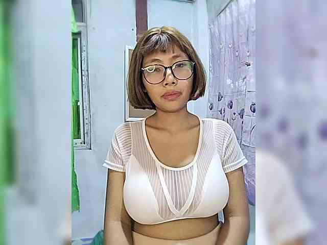 momo3312 webcam