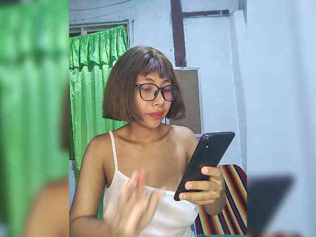 momo3312 webcam