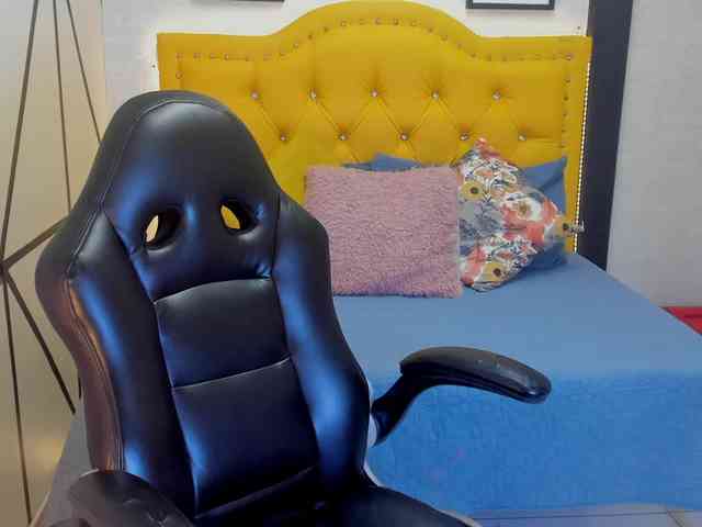ashlysaenz's live room