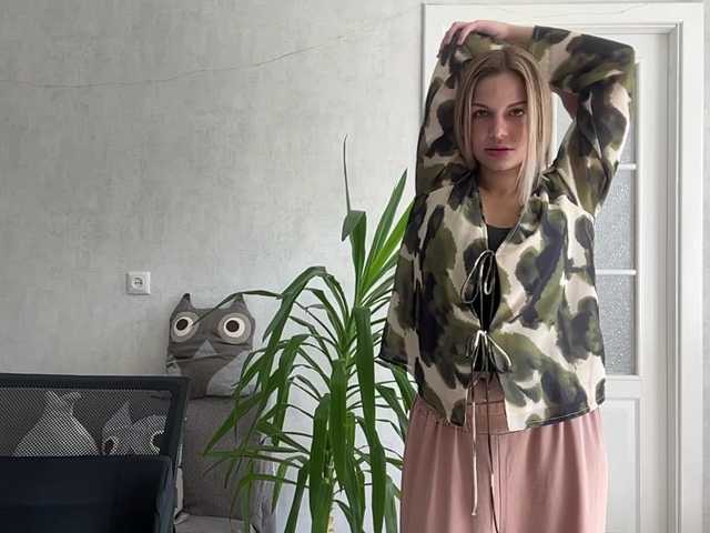 CarlotaWnorowski live cam on BongaCams