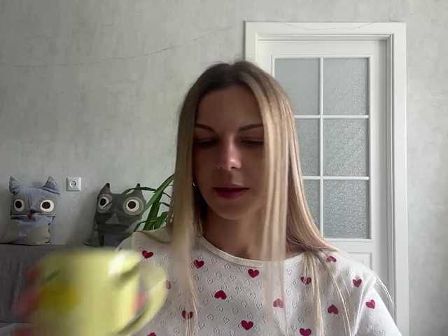 le modèle CarlotaWnorowski est en webcam porno dans un show sur le site bongacams, il possède les tags suivants: White/Caucasian,Blonde,Shaved